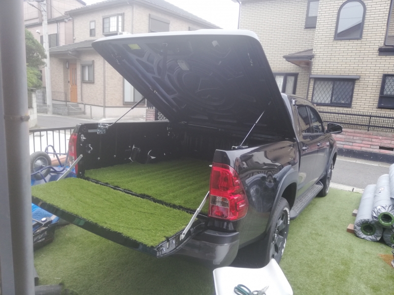 人工芝で車の内装をもっとおしゃれに!