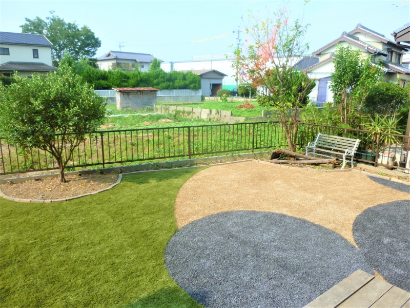 お庭へのカラー人工芝施工、代表的な３つのデザイン