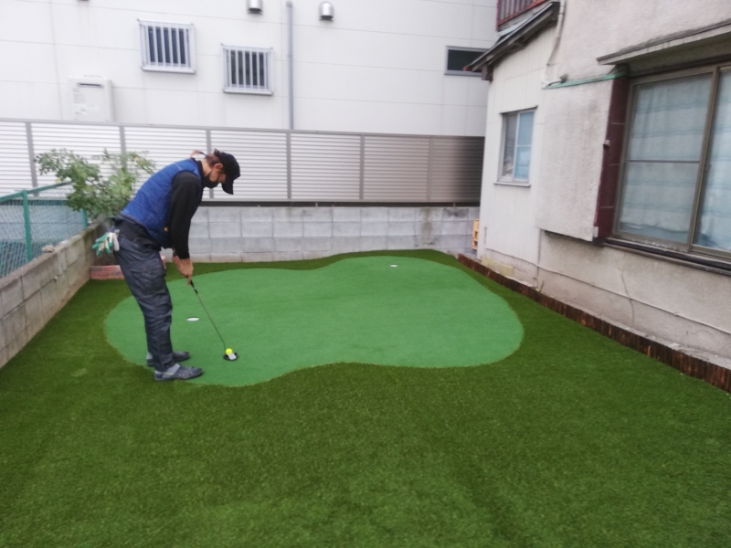東京都のご自宅お庭に人工芝パターゴルフを施工しました（写真あり）
