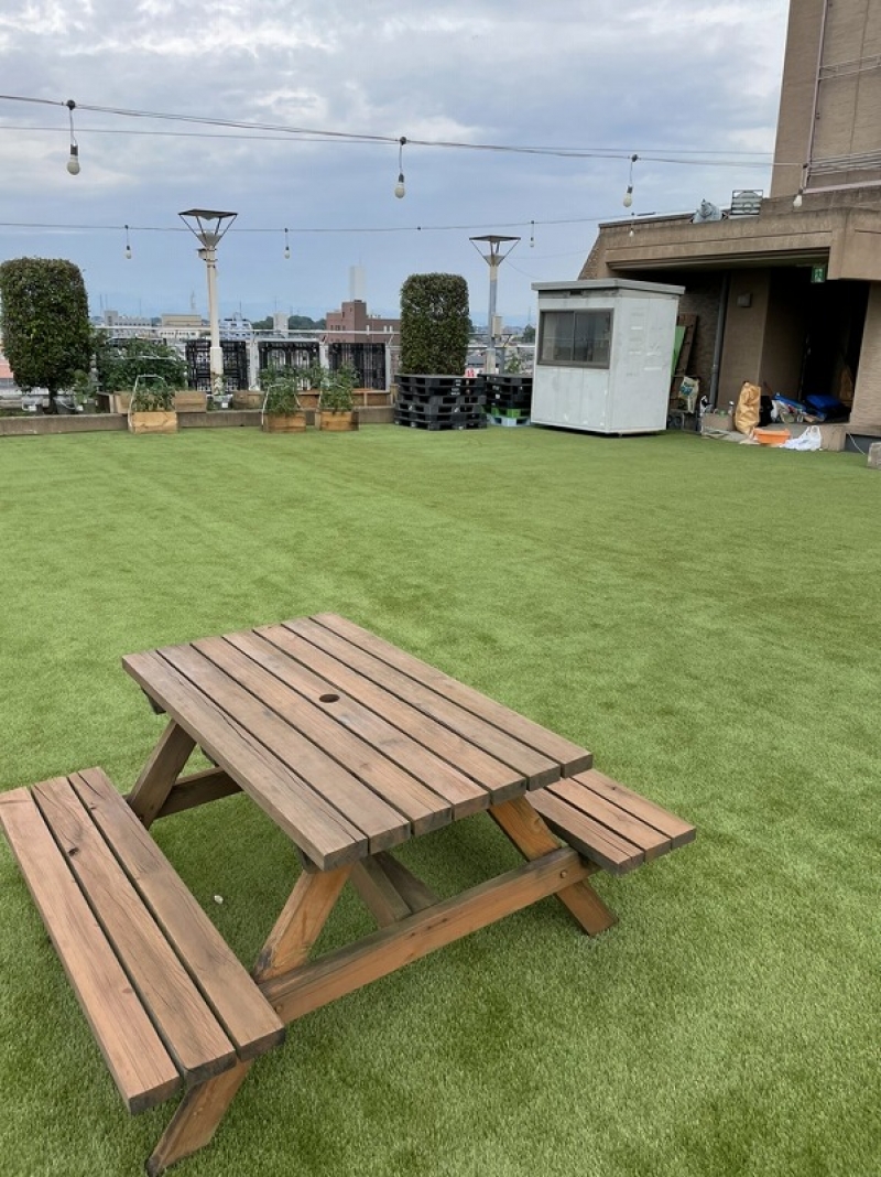ホテルの屋上に人工芝工事☆