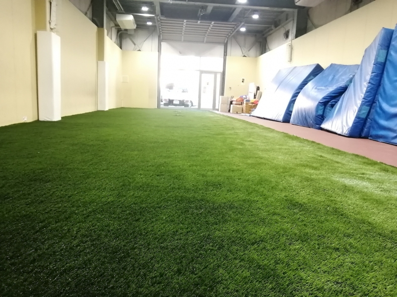 室内トレーニング施設のロングパイル人工芝の張替え工事