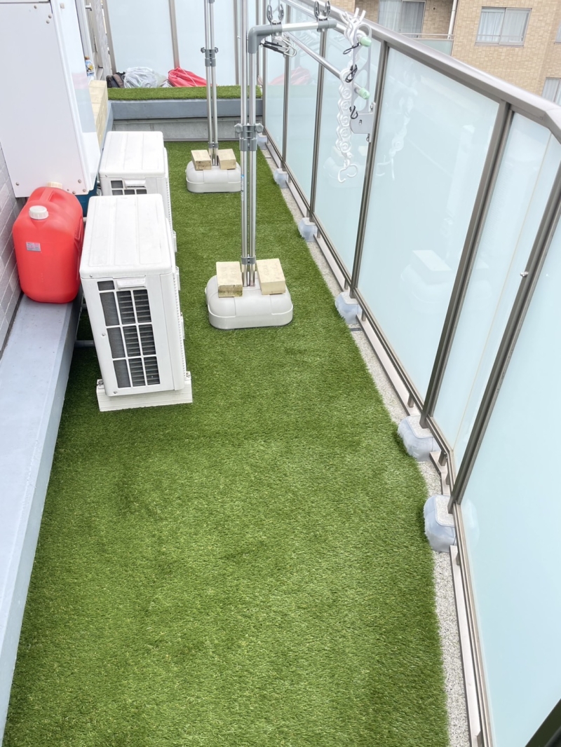 ＝渋谷区マンションのベランダに人工芝工事＝