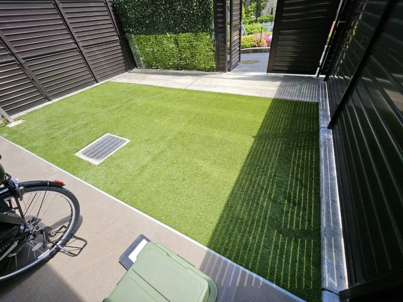 ＝東京都北区のマンションに人工芝工事＝