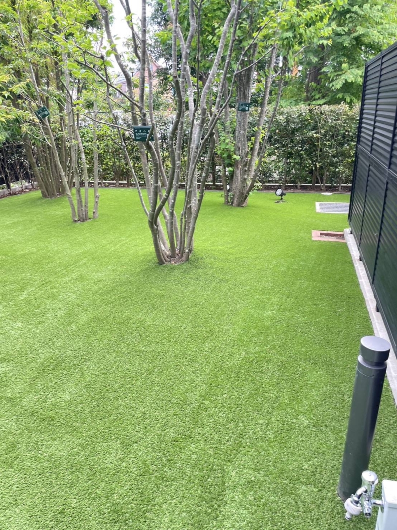 マンションの共有スペースを人工芝工事