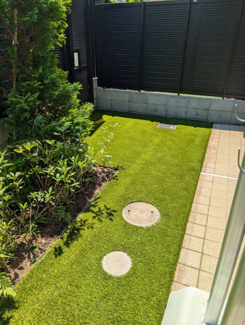 ＝武蔵野市マンションのお庭に人工芝工事＝
