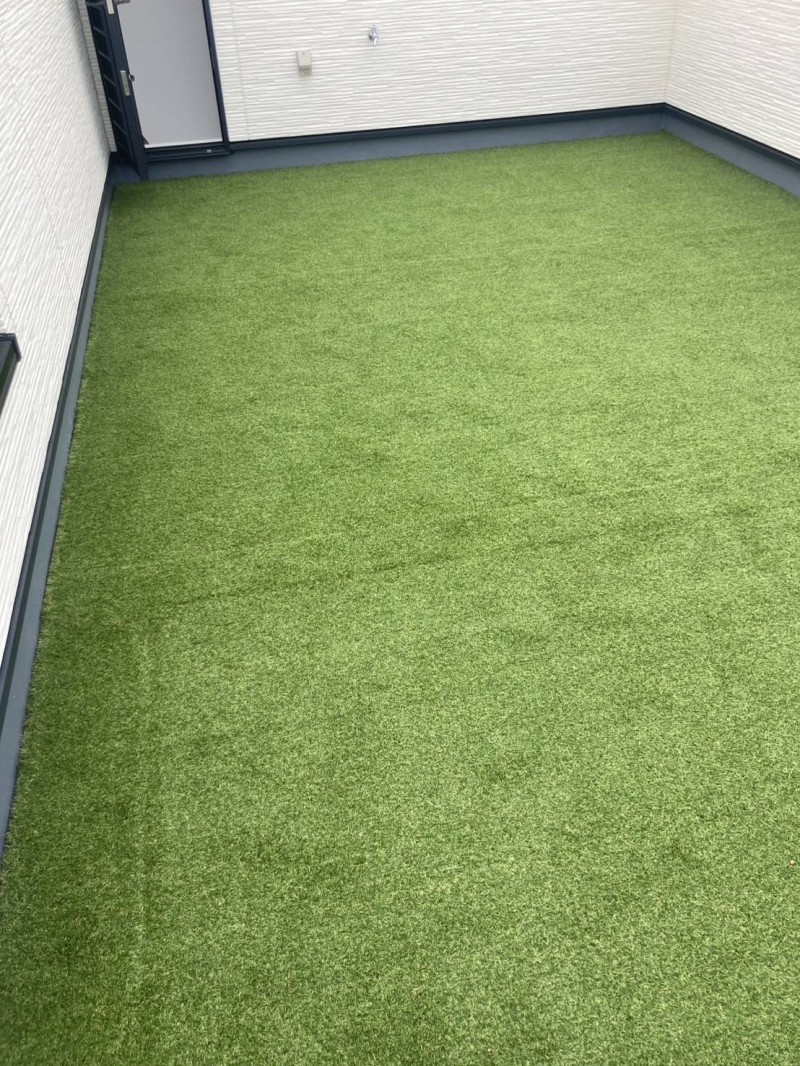 ＝練馬区の屋上に人工芝工事＝