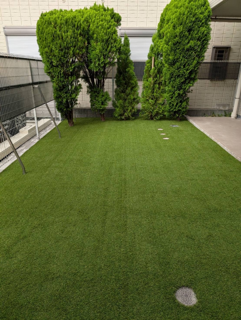 ＝江東区マンションに人工芝工事＝