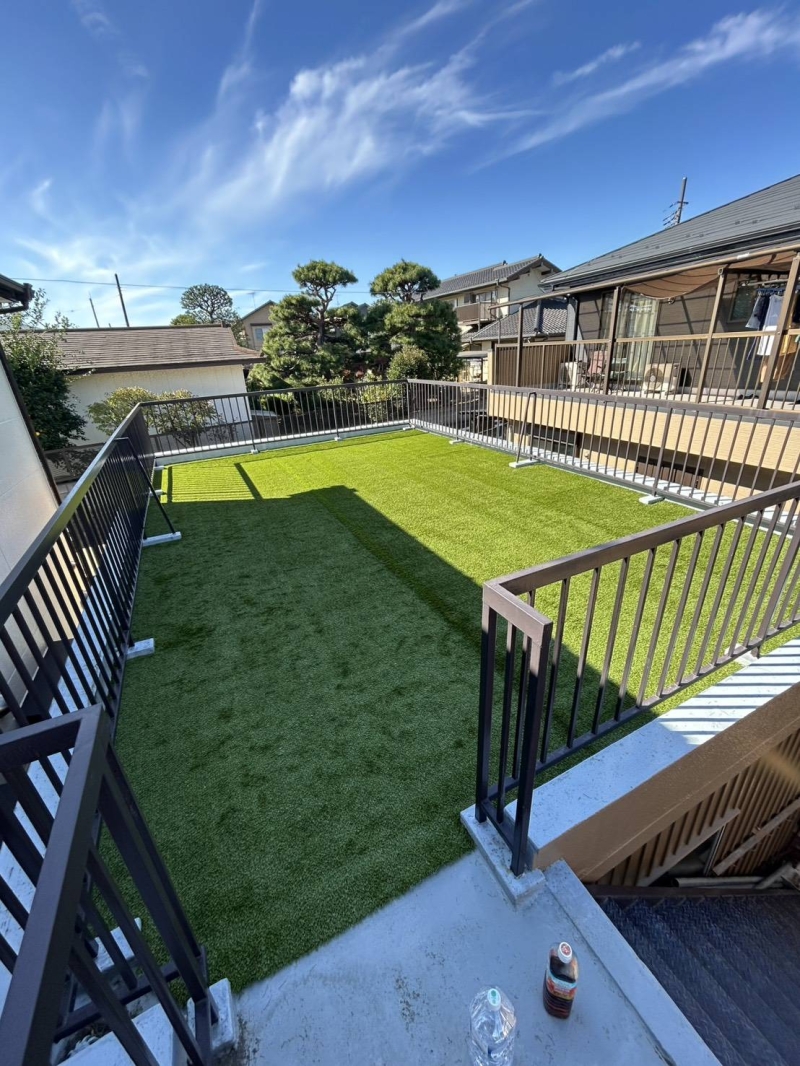 春日部市の屋上へドッグラン人工芝工事