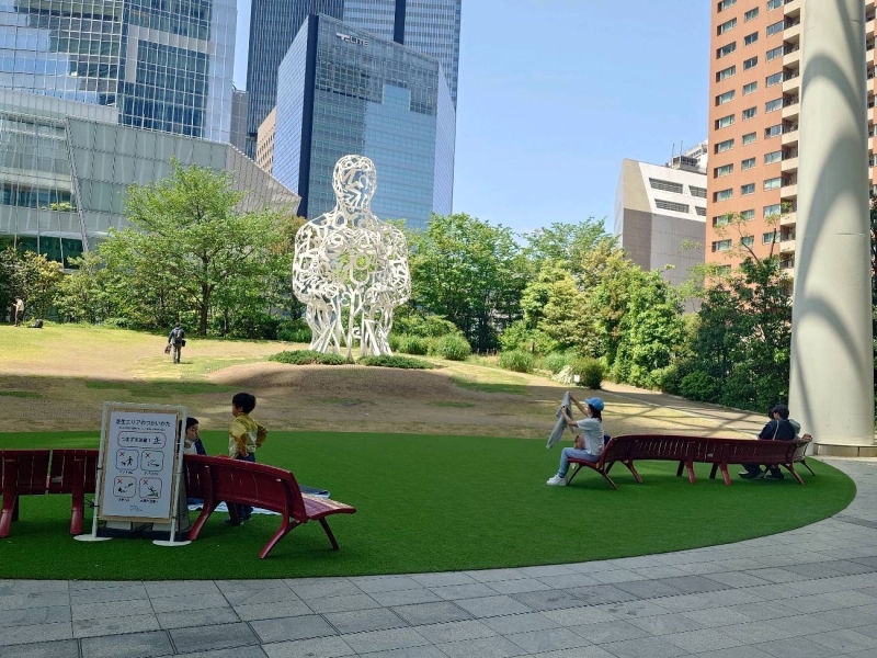虎ノ門ヒルズオーバル広場 人工芝施工（イベント対応）