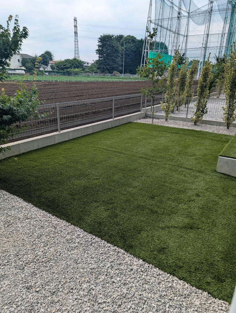【東京都小平市】砂利のお庭を人工芝へ｜植栽移植も行った施工事例 ⭐