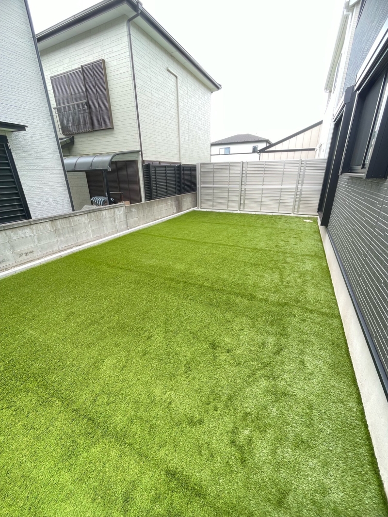 茨城県龍ヶ崎市｜30㎜人工芝・防草シート・砂利施工