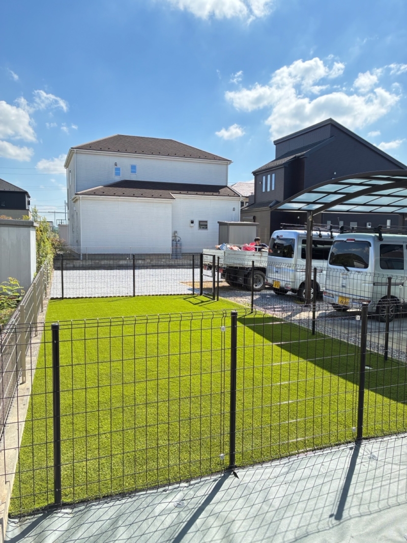 埼玉県久喜市｜人工芝工事+防草シート工事+砂利工事