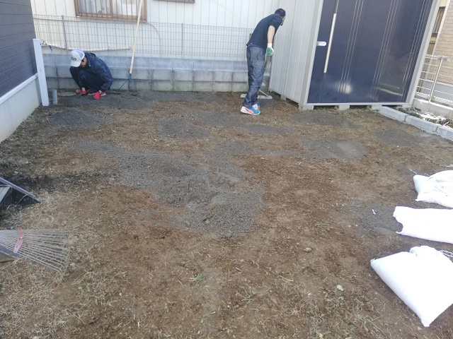 人工芝を駐車場に敷くメリット デメリット Diyでの施工方法まとめ 日本人工芝計画