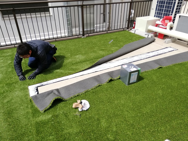 人工芝の台風対策6選 強風に負けない全知識 庭 屋上 ベランダ 日本人工芝計画