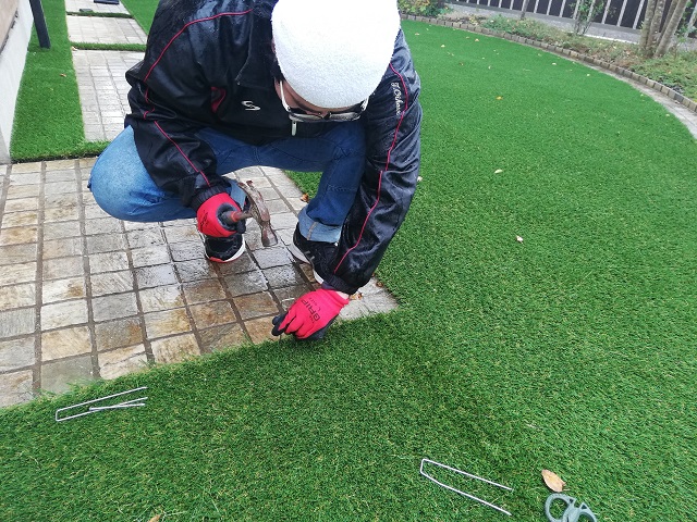 人工芝の台風対策6選 強風に負けない全知識 庭 屋上 ベランダ 日本人工芝計画